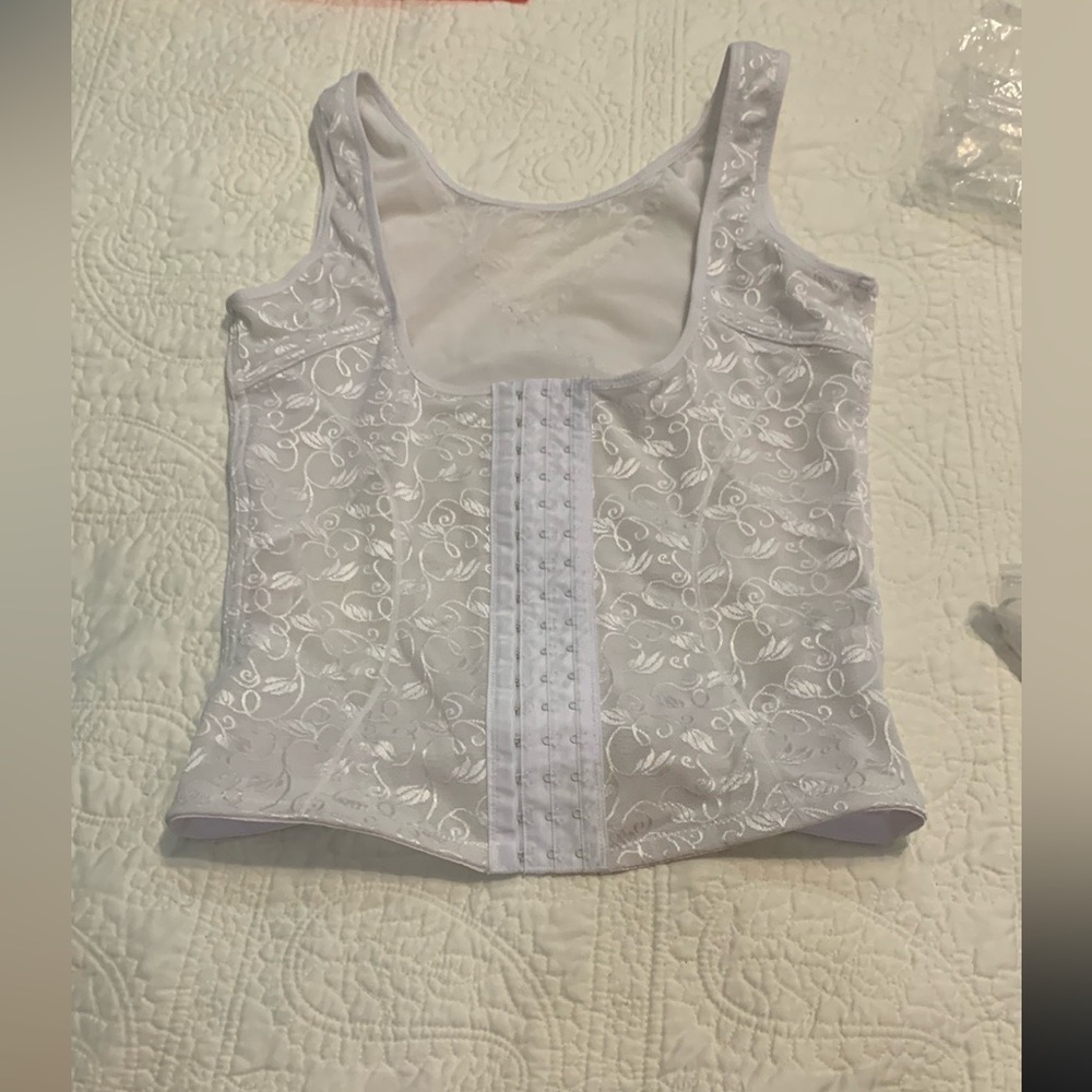 Coco Secret White Corset & full Back Support w Front Clip Closure Size XL
